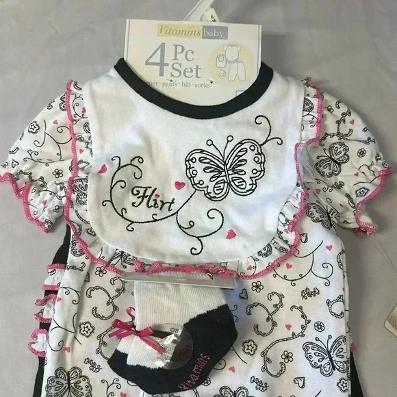 Vitamins Baby - NWT - 4 piece  set. Size 6 months - Picture 2 of 5